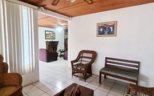 EN VENTA AMPLIA CASA EN CARRETERA NUEVA A LEÓN