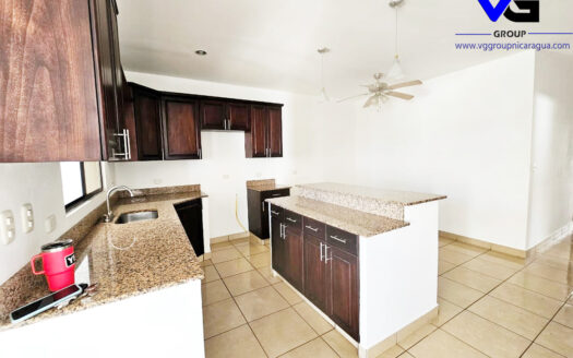 HERMOSA CASA EN RENTA CTA VIEJA LEON